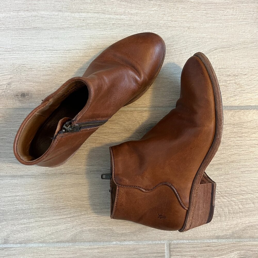FRYE - Size 5.5 M - Brown Leather Booties
